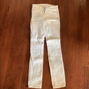 Guess size 25. Skinny white jeans.
